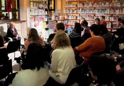 Un pubblico di affezionati lettori ha assistito ieri sera, per gli Incontri con l'autore in biblioteca, alla conversazione con la scrittrice Eleonora Sottili